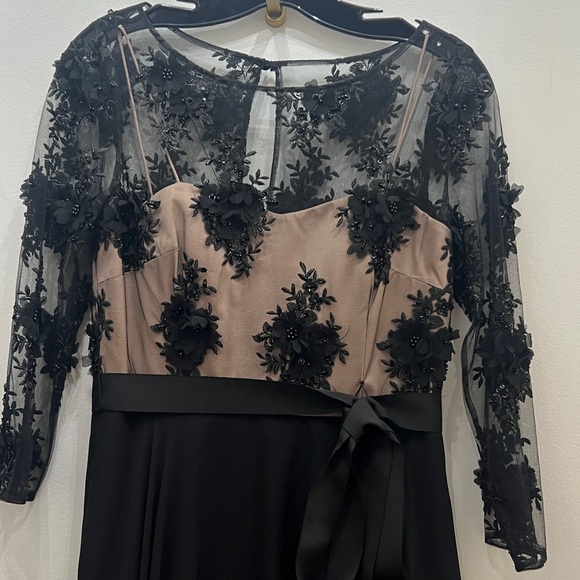 Black High-Low Lace Appliqué long sleeve Evening Dress - Picture 5 of 10